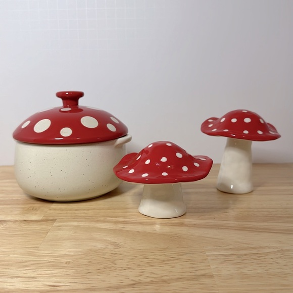 Red Spotted Mushroom bundle w/soup tureen & two adorable figurines like new. 🍄 - Picture 2 of 7